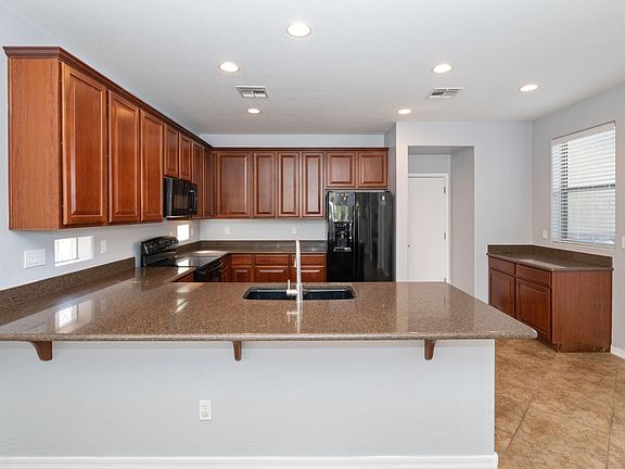 4th image of 15576 W Montecito Ave
