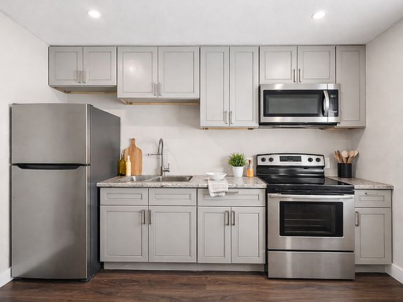 3rd image of 1811 21st St #8