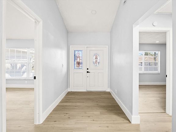 4th image of 9791 Sun Pointe Drive