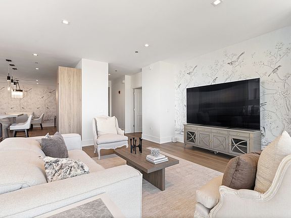5th image of 363 E Wacker Dr #2106