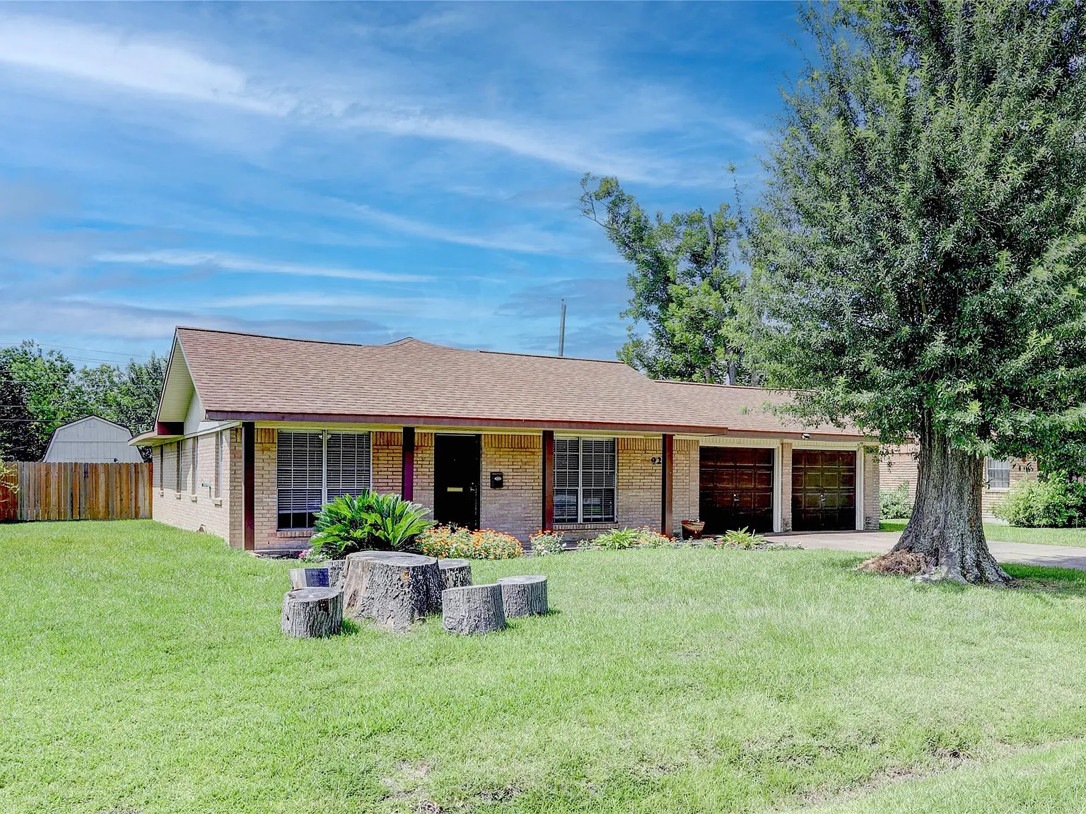 3 bed, 1.5 bath, 1385 sqft, $2,000 — Photo 3