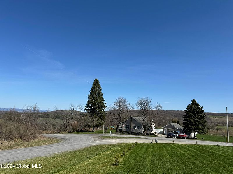 2nd image of 239 Pumpkin Hook Road