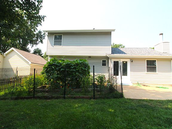 3rd image of 912 Oakwood Farms Ln