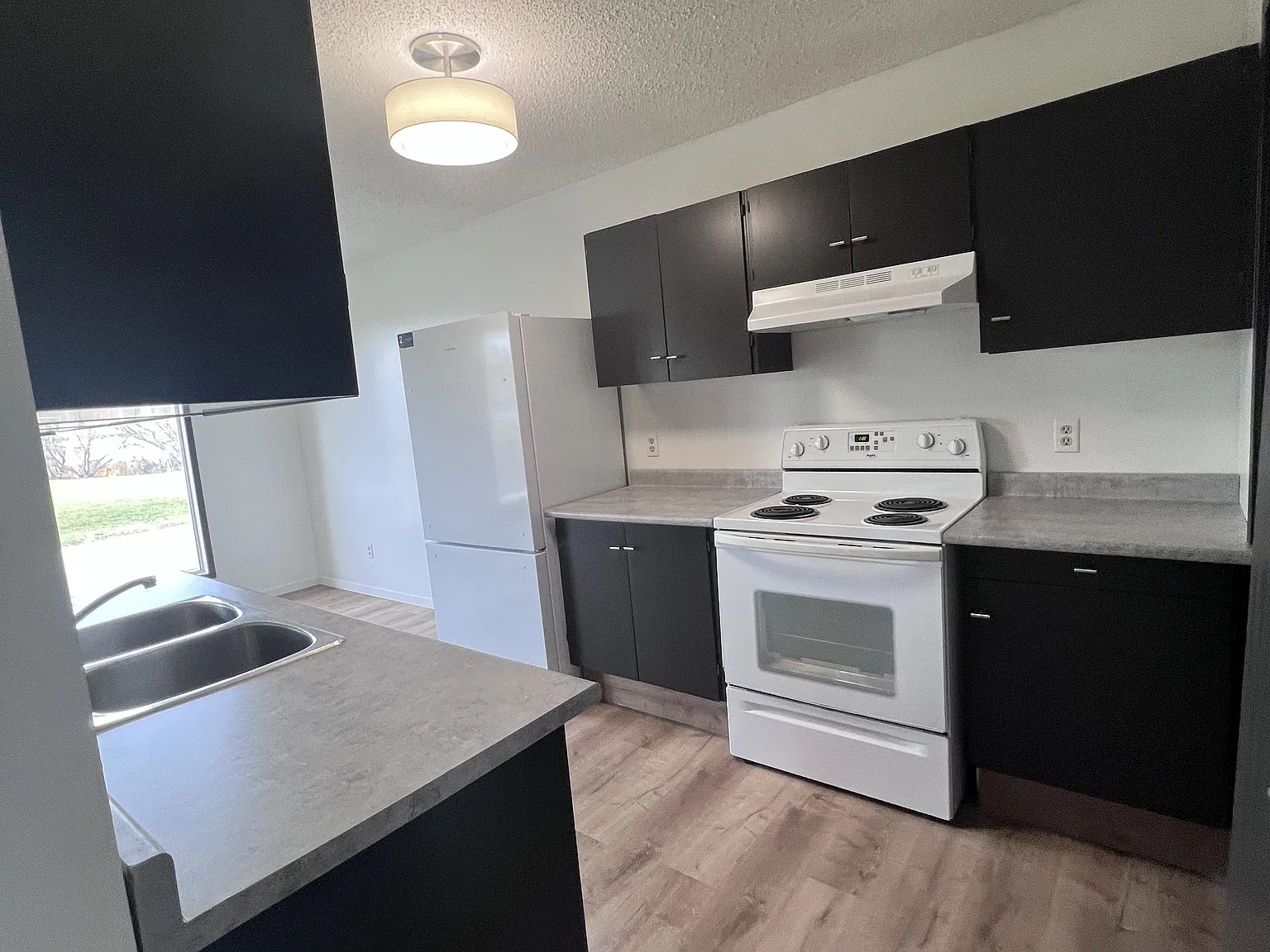 5210 61 Avenue, Olds, AB — Photo 2