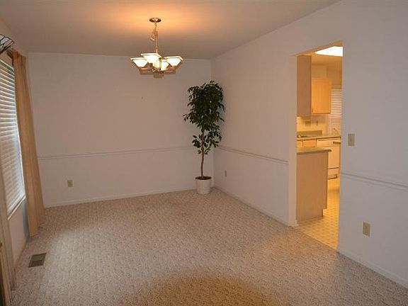 5th image of 4915 Elizabeth Ct