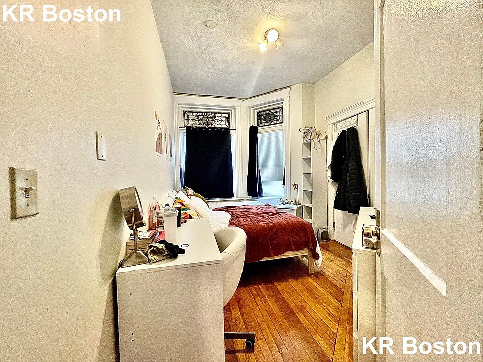 2nd image of 39 Hemenway St #40S