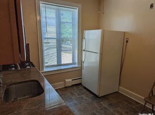 2911 200th St, Bayside, NY 11360