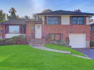 2572 Iris Ln, Bellmore, NY 11710