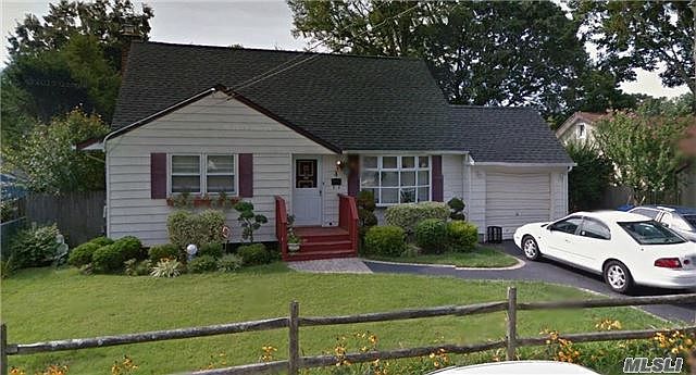 2nd image of 4 Cherokee Dr