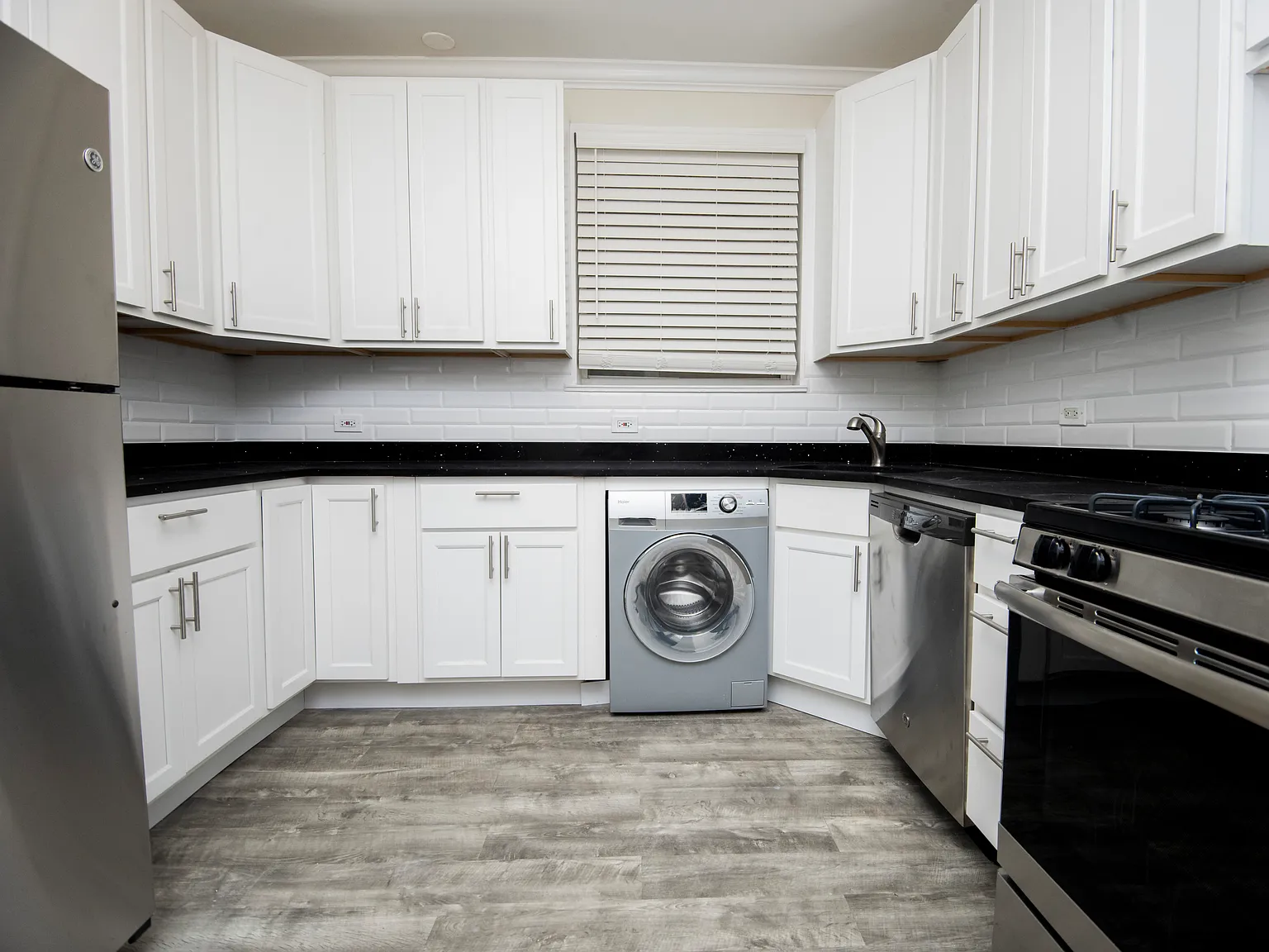 3 bed, 1100 sqft, $3,445 — Photo 2