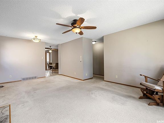 3rd image of 287 Rogers ROAD