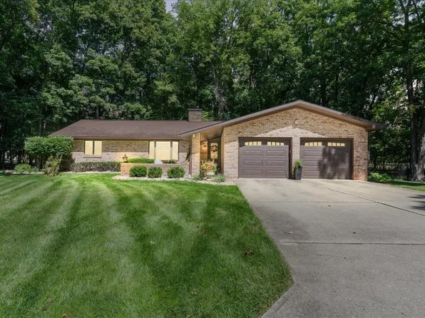 1945 Maplewood Dr, Owosso, MI 48867