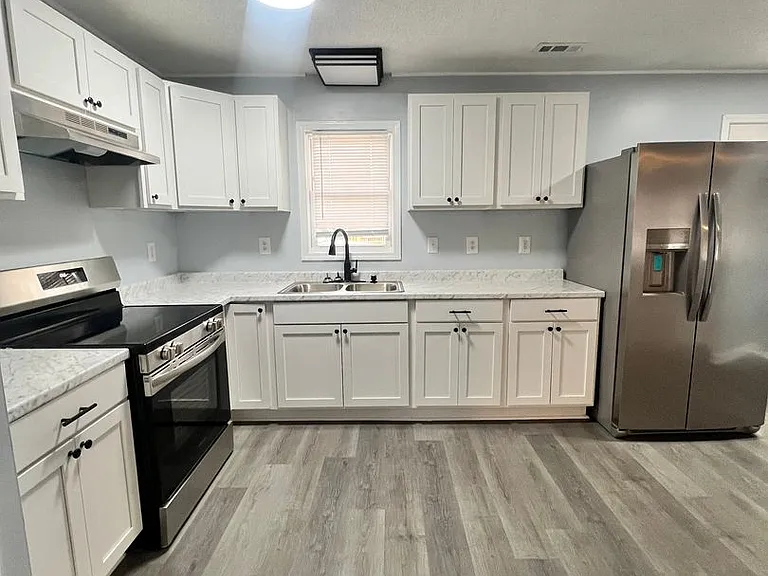 1329 Hunters Rd — Photo 9