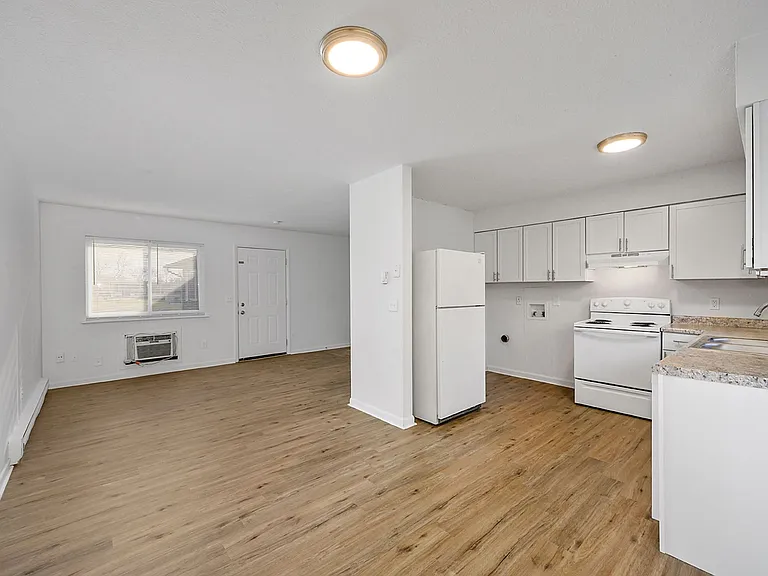 Waynedale Circle Apartments — Photo 15