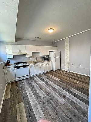 5th image of 35 Arkansas Ave #1