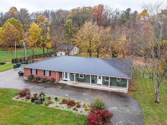 3rd image of 1399 Goggins Ln