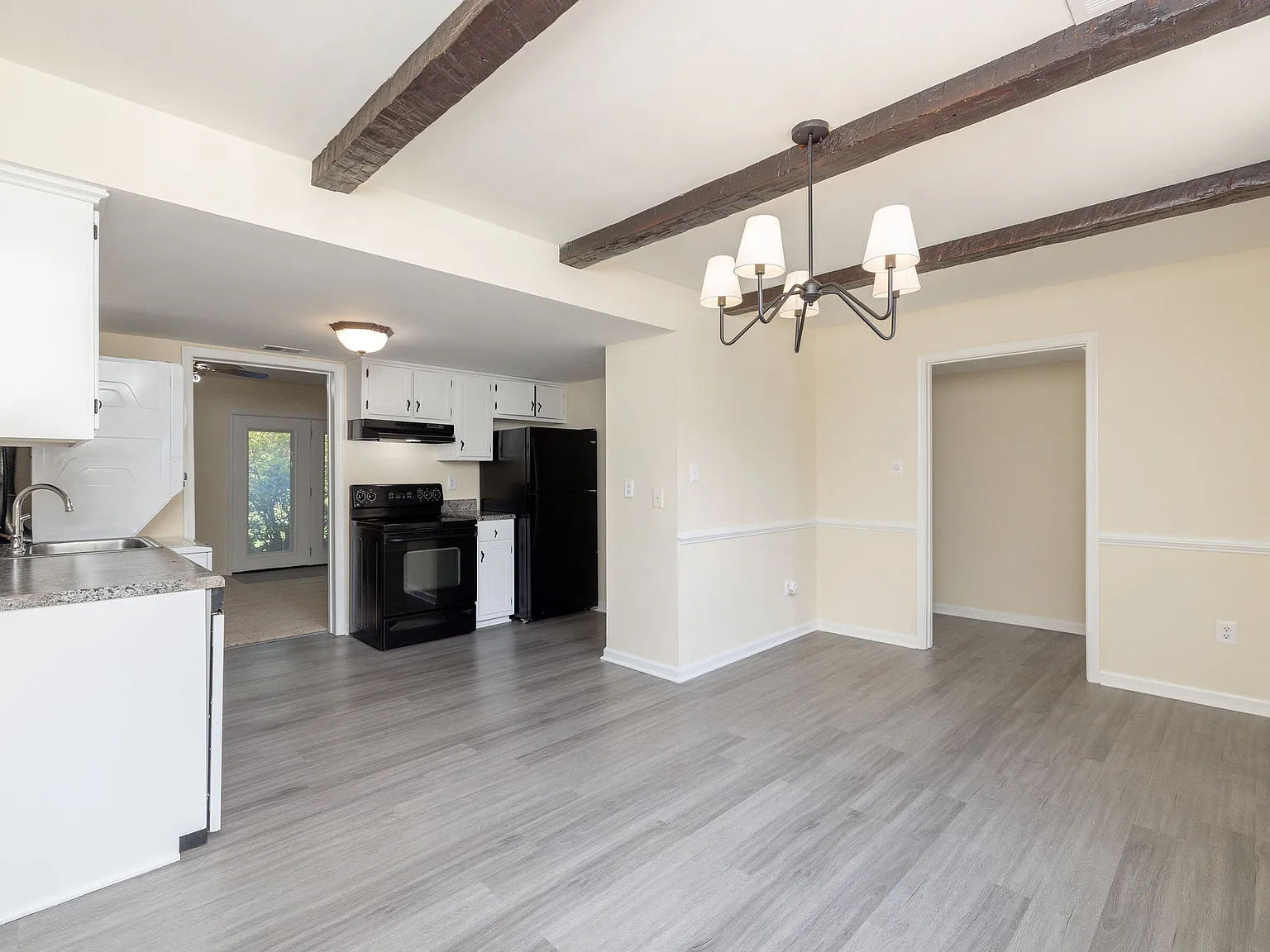 3 bed, 1215 sqft, $2,000 — Photo 4