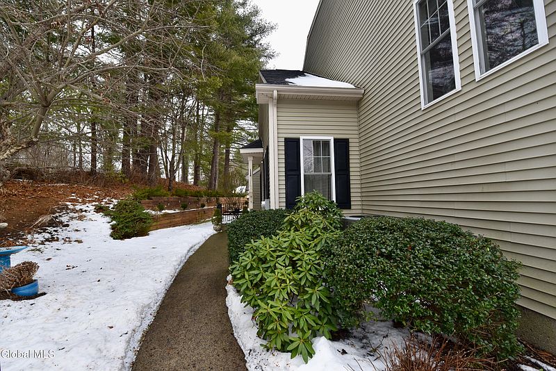 3rd image of 42 Donegal Way