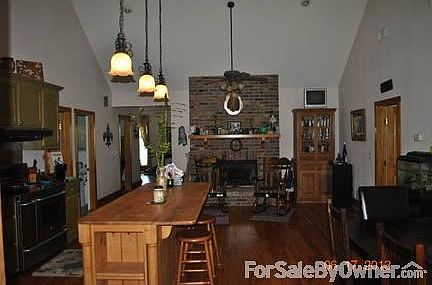 Kitchen
						:
						Double fireplace, Stainless refrig/stove, Cypress island, Granite counters