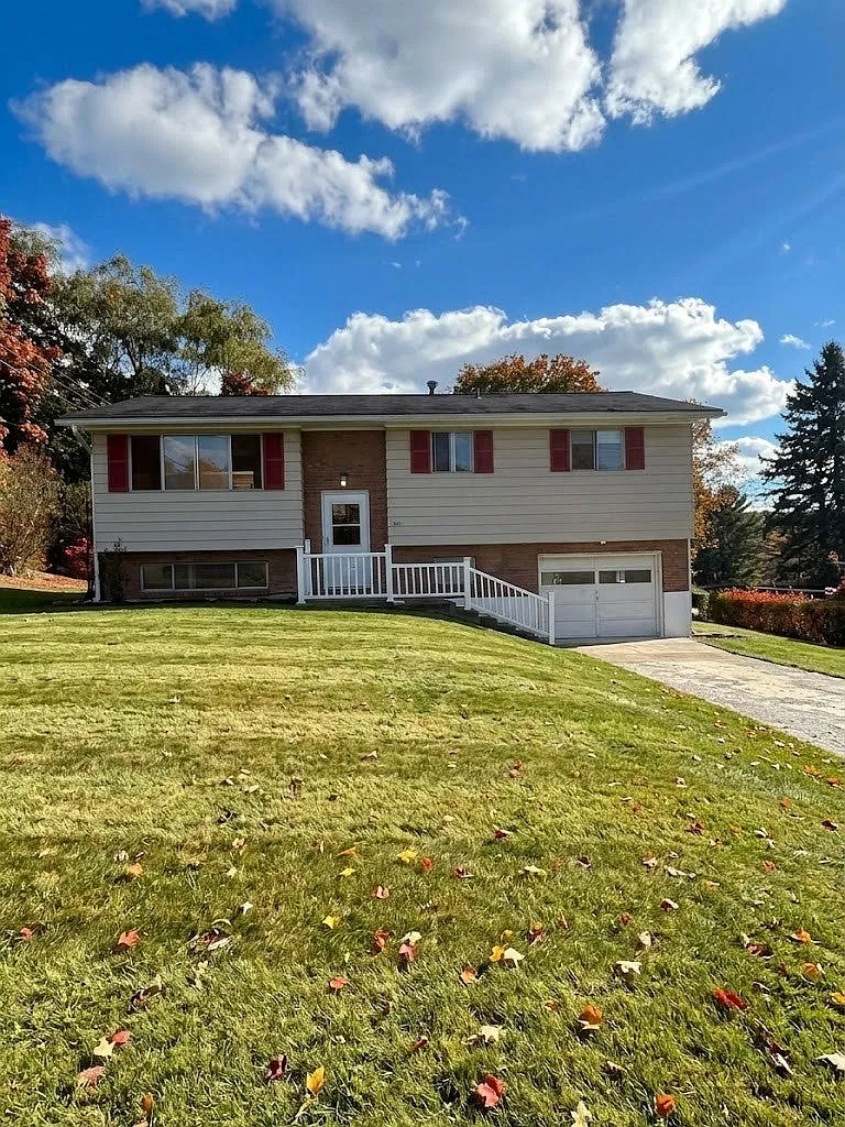 3 bed, 2.0 bath, 1926 sqft, $2,600 — Photo 1