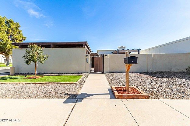1st image of 153 Laguna Dr W