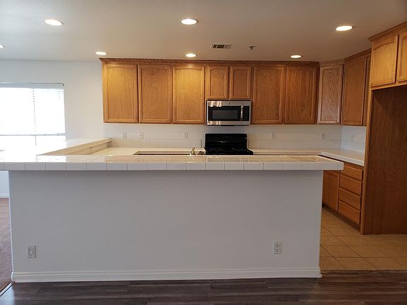 5th image of 914 Catamaran St