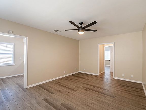 3rd image of 807 E Chevy Chase Dr APT 4