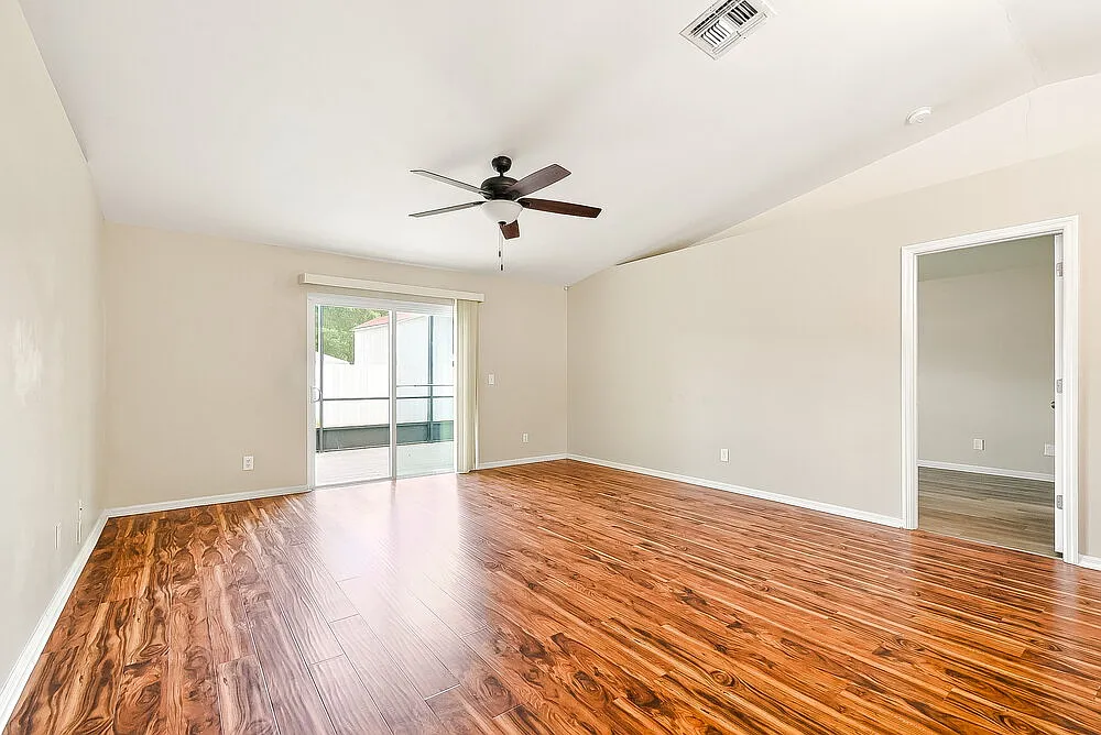 3 bed, 2.0 bath, 1264 sqft, $2,165 — Photo 4