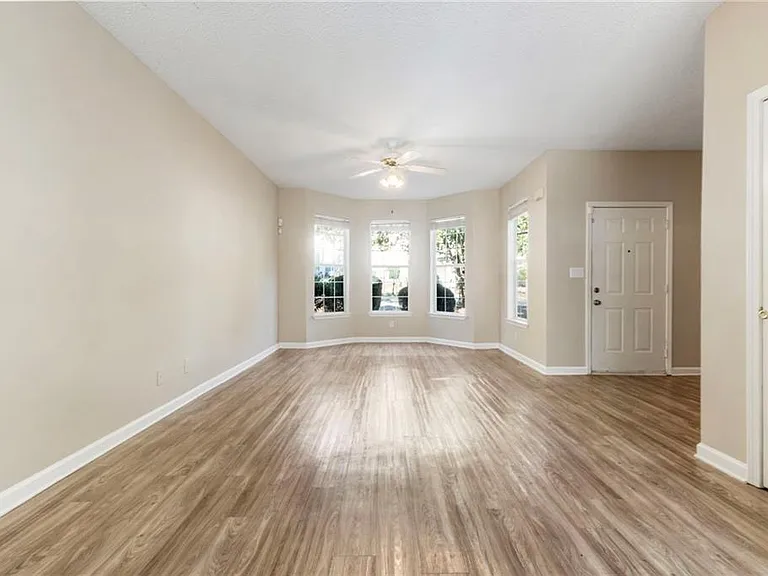 6750 Sunset Hills Blvd — Photo 8