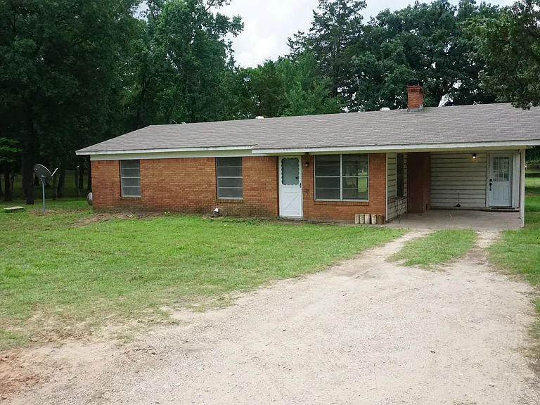 852 Hoyt Rd — Photo 1