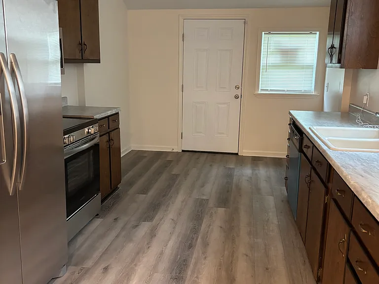 2520 E 21st St — Photo 8