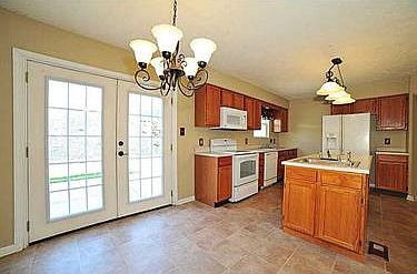 3rd image of 109 Windsor Ct