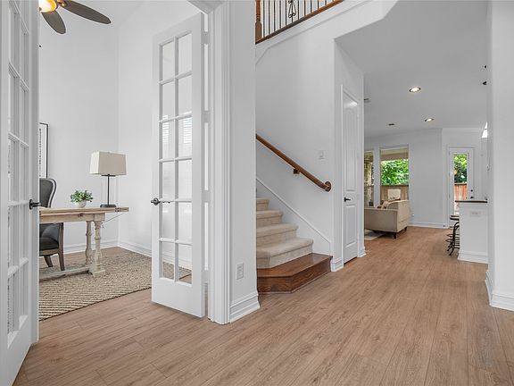 2nd image of 2538 Broadway Dr