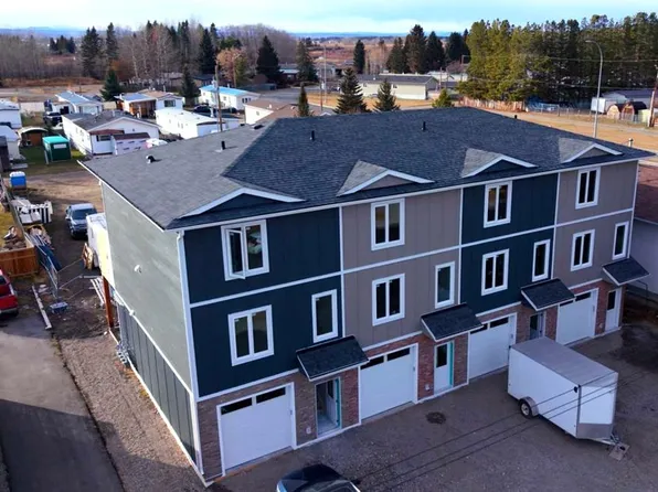 106 E 4th St NW #3, Sundre, AB T0M 1X0