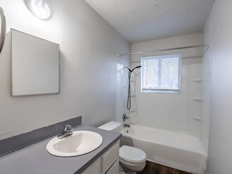 11035 E 38th St — Photo 11