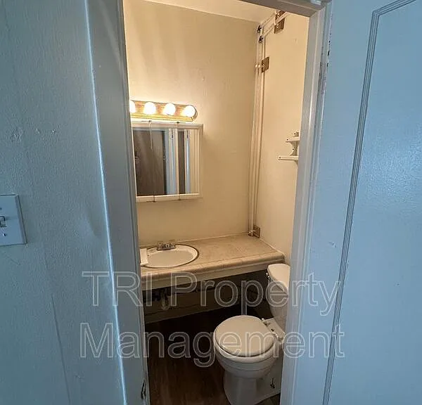 1453 1/2 10th Ave — Photo 12