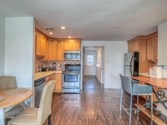 5th image of 7811 Atlantic Ave APT 2