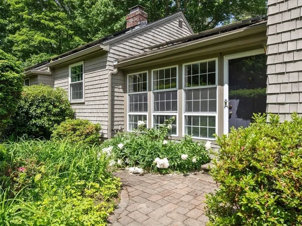 8 Wheelock Rd, Wayland, MA 01778