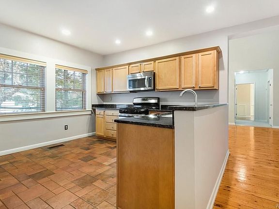 5th image of 100 Lincoln Pkwy #3