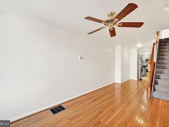 3rd image of 923 S Curley St