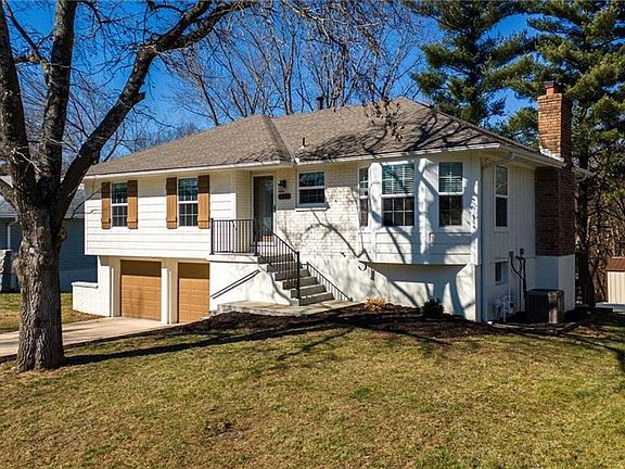 2nd image of 2203 N Gaines Dr