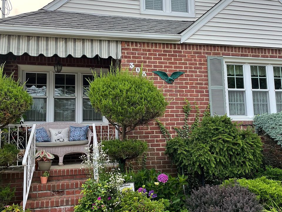1st image of 303 Kensington Rd S