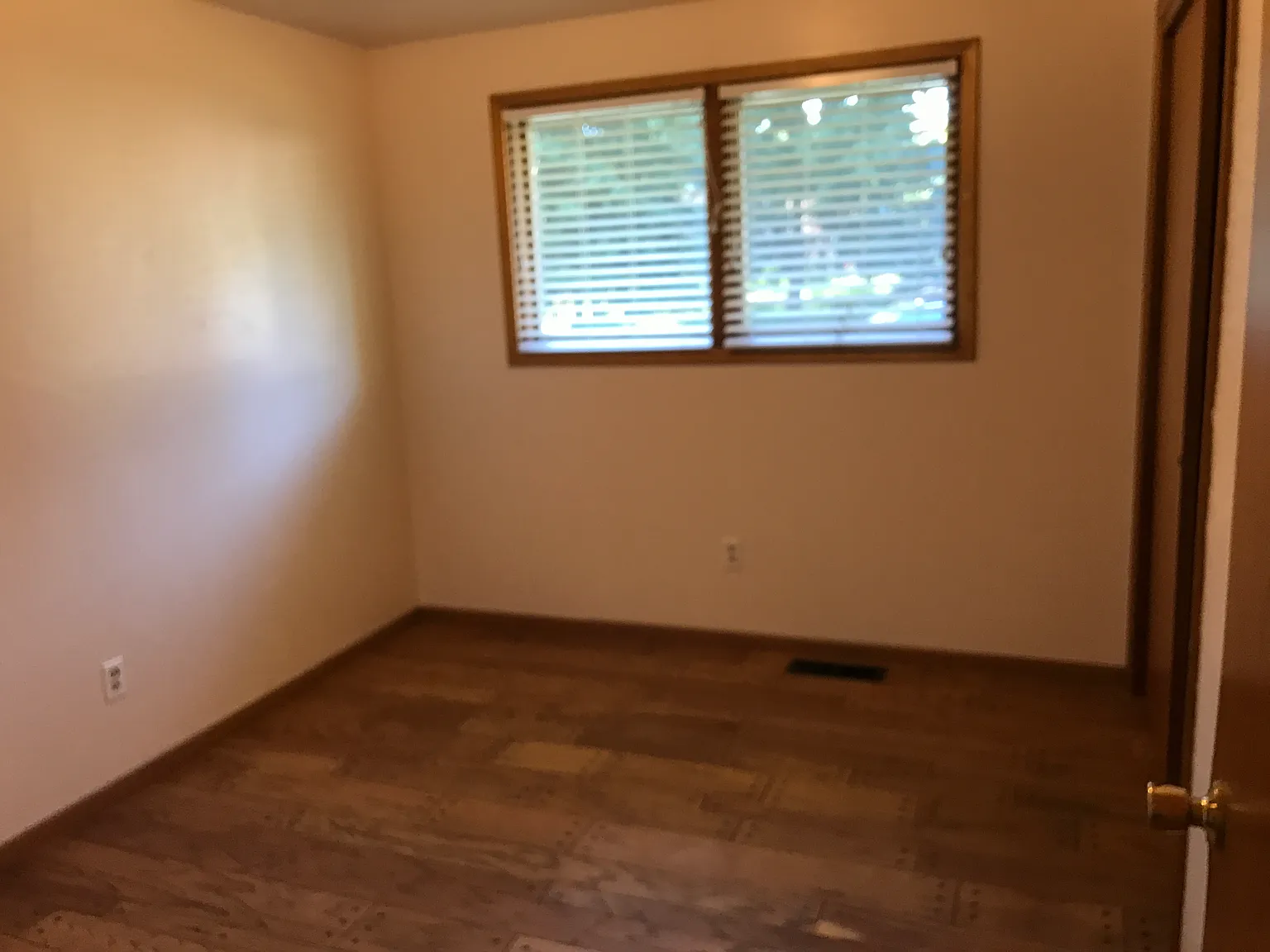 6 bed, 2.5 bath, 2504 sqft, $3,000 — Photo 4