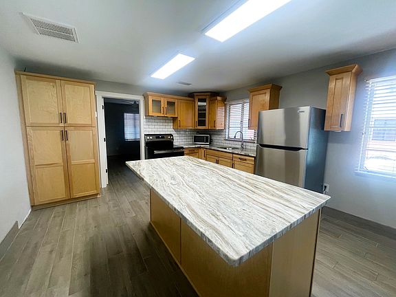 5th image of 1855 Riverside Dr APT 3