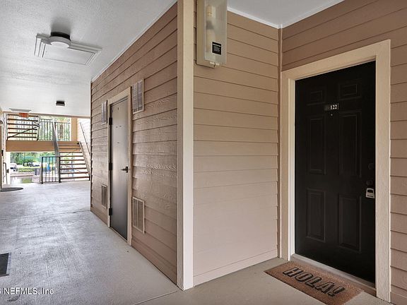 4th image of 13810 SUTTON PARK Drive #122