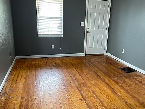 4th image of 2455 Missouri Ave