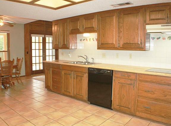 3rd image of 2804 Loch Haven Dr