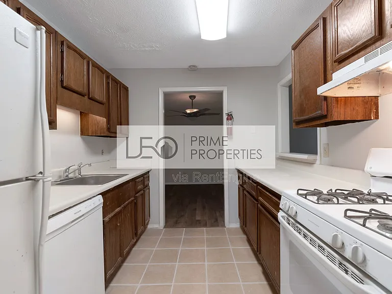 1350 Brockett Pl — Photo 6