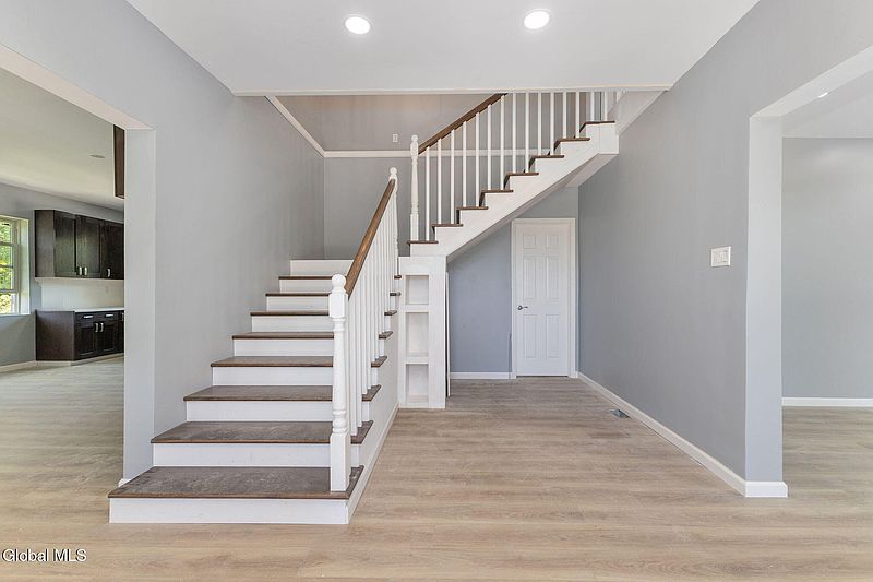 4th image of 5 White Road