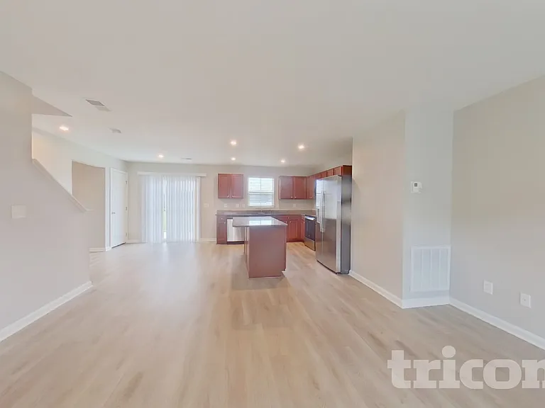 757 Sequoia Dr — Photo 2